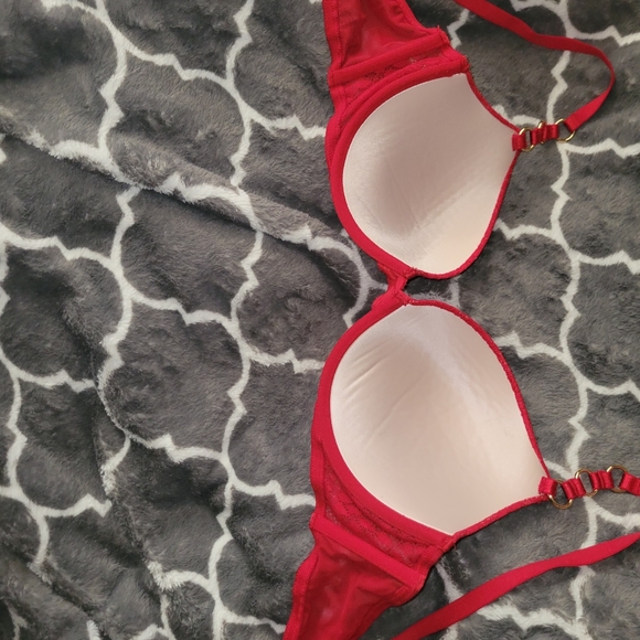 Victoria's Secret Braws 39C & 40C - Picture 3 of 12